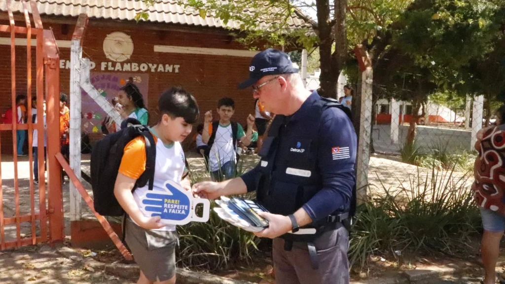 holambra-realiza-campanha-de-conscientizacao-sobre-seguranca-na-faixa-de-pedestre