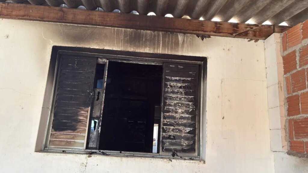 Casa pega fogo em Nova Odessa; ninguém se feriu casa-pega-fogo-em-nova-odessa;-ninguem-se-feriu