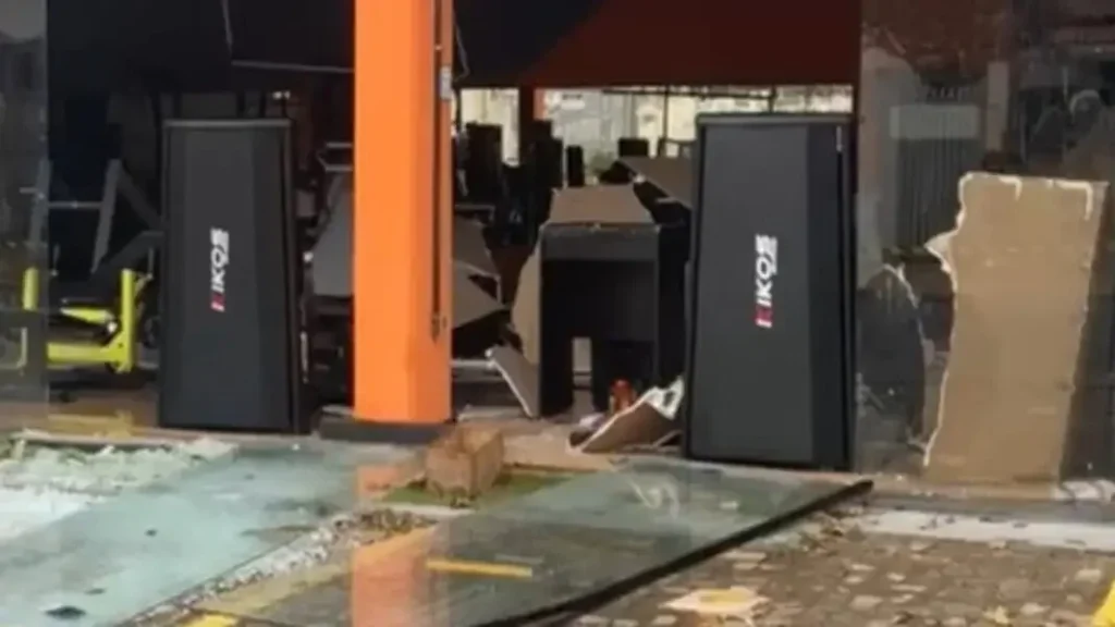 telhado-de-academia-desaba-durante-forte-chuva-em-nova-odessa