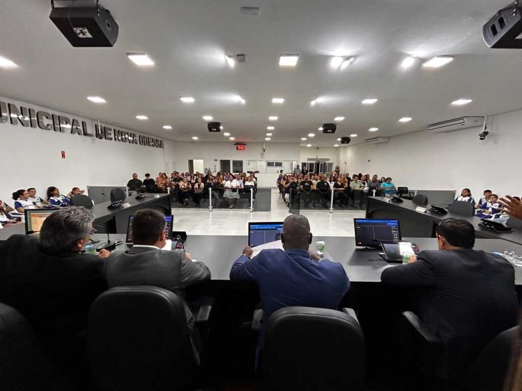 Câmara de Nova Odessa dá posse aos novos vereadores estudantes camara-de-nova-odessa-da-posse-aos-novos-vereadores-estudantes