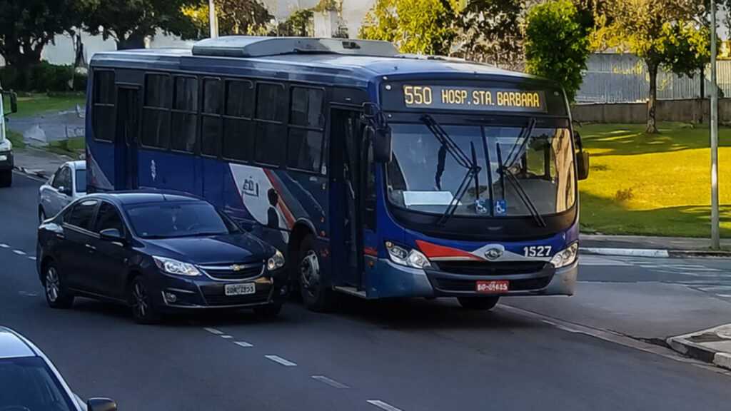 Vídeo: carro e ônibus batem perto da Rodoviária de Nova Odessa; vídeo mostra momento da colisão video:-carro-e-onibus-batem-proximo-a-rodoviaria-de-nova-odessa;-video-mostra-momento-da-colisao